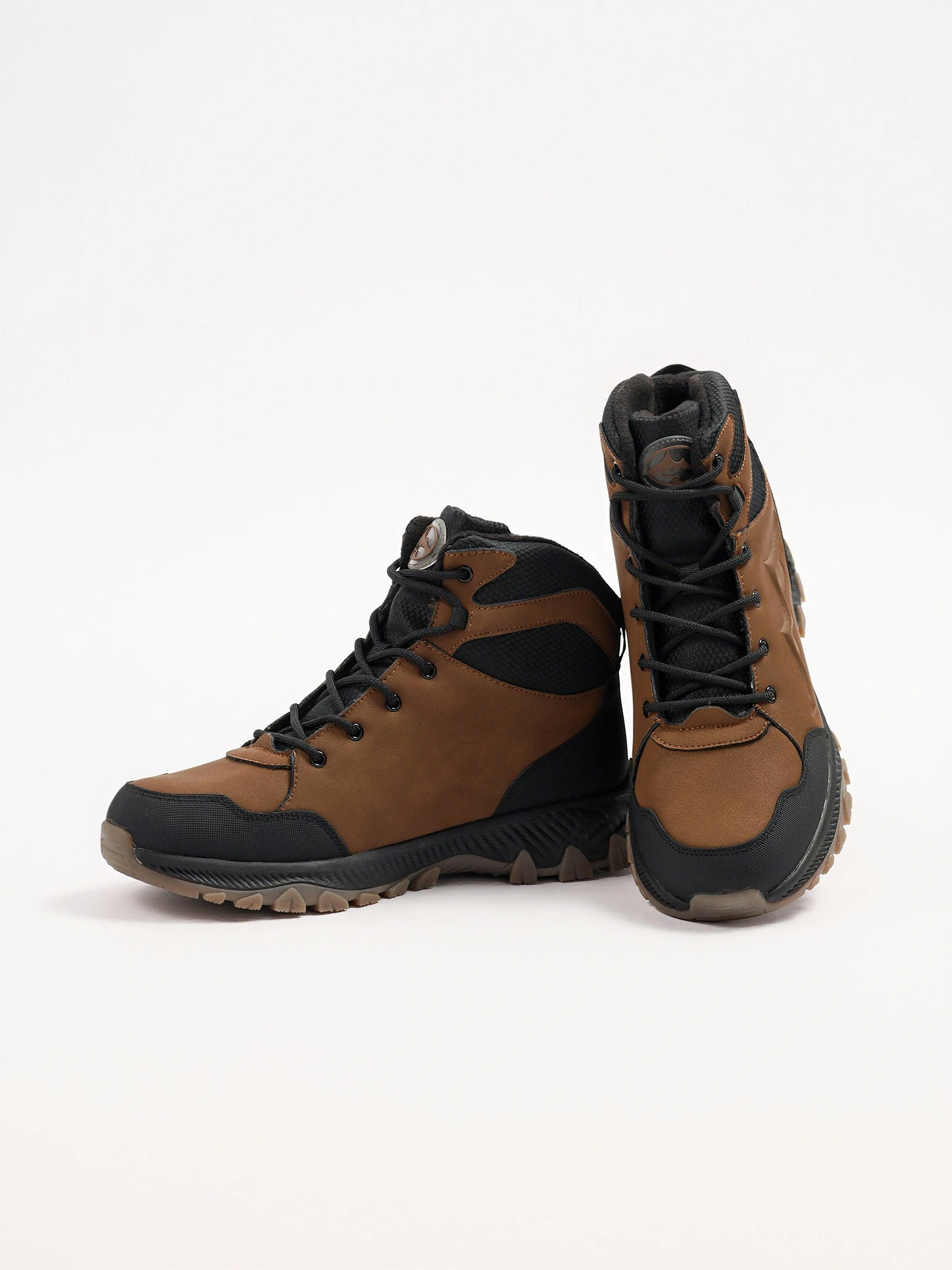 Ботинки комбинированные  коричневого цвета на рельефной подошве